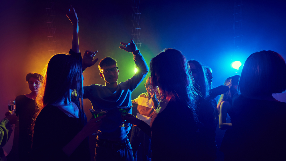 Nieuwjaarsreceptie van bedrijf met DJ en feestverlichting