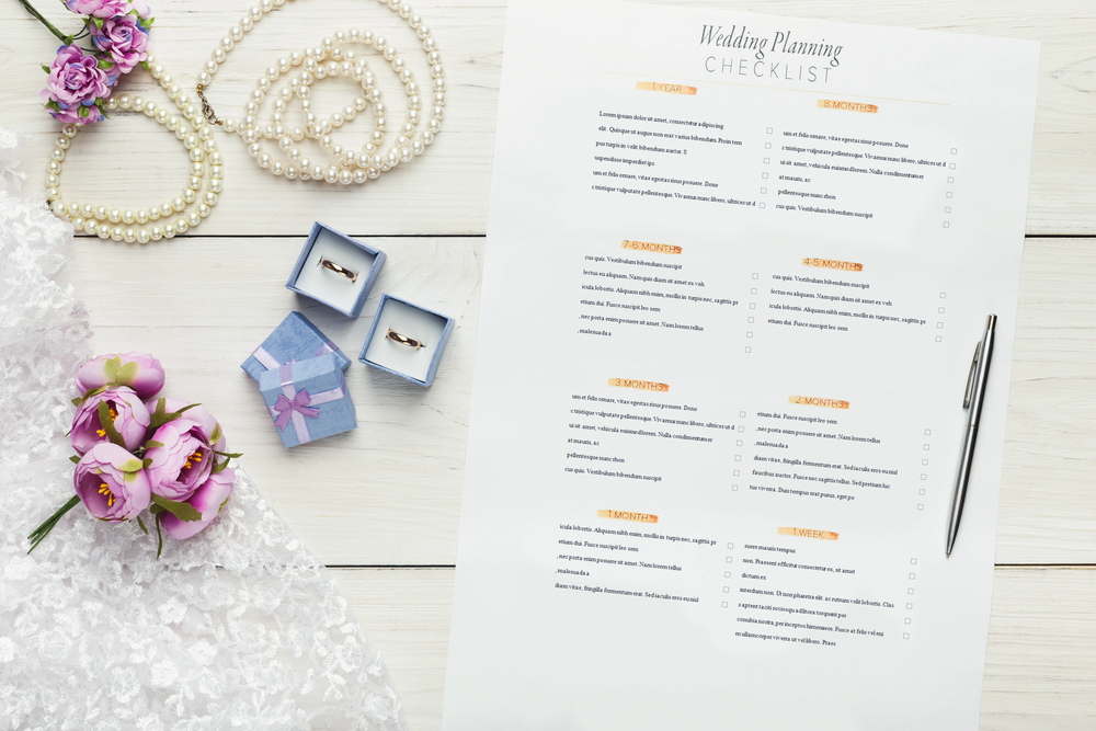 Notitieboek met planning voor trouwfeestmuziek